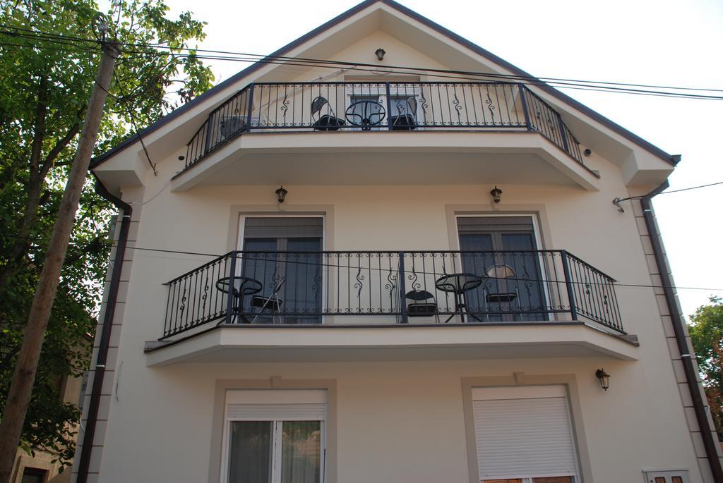 Apartments Idila ベラ・ツルクバ エクステリア 写真