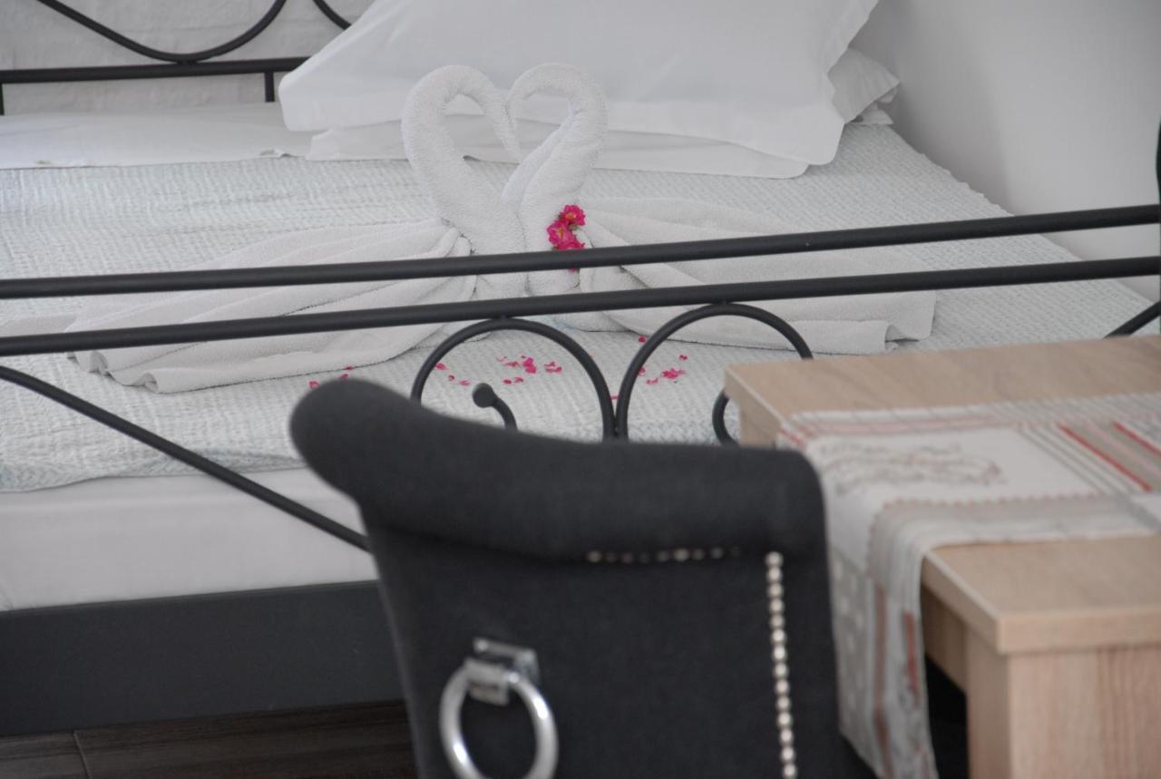 Apartments Idila ベラ・ツルクバ エクステリア 写真