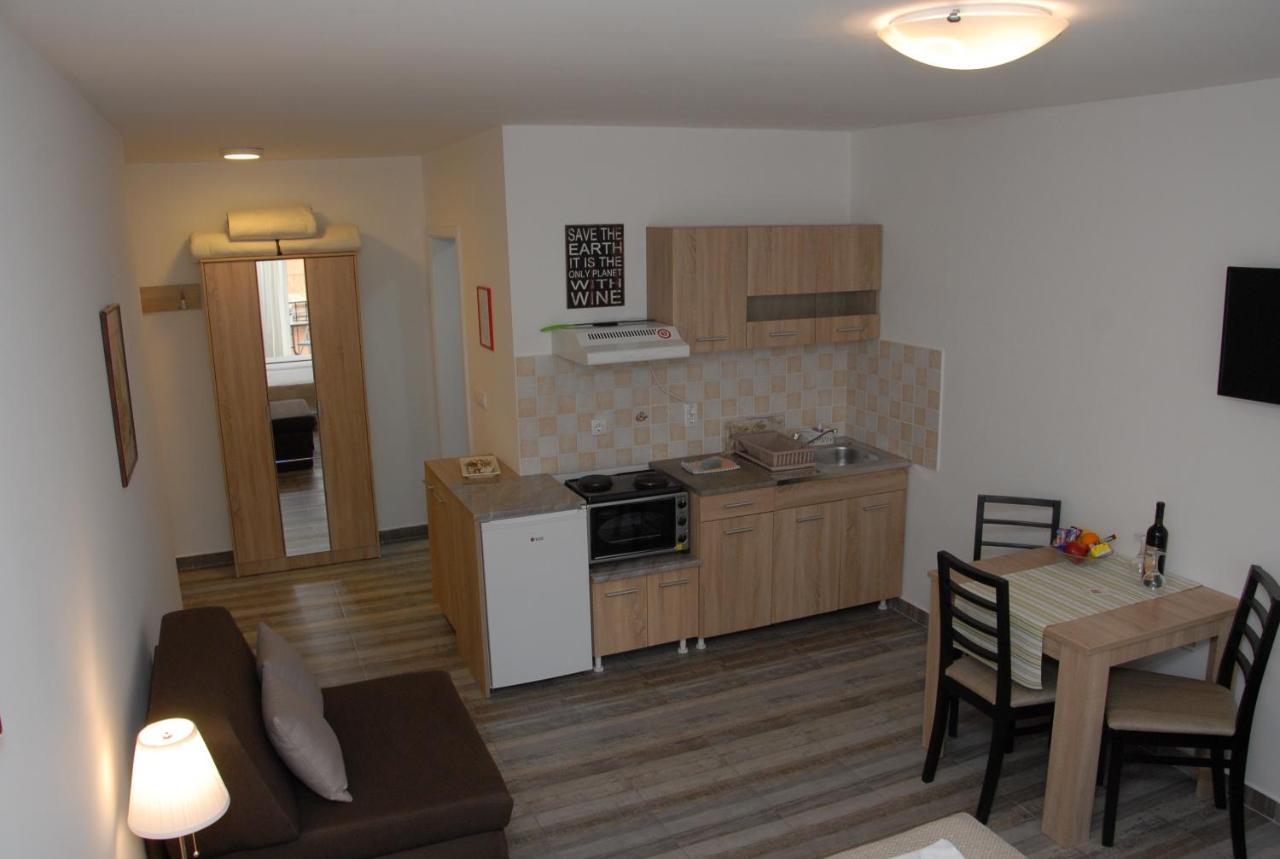 Apartments Idila ベラ・ツルクバ エクステリア 写真
